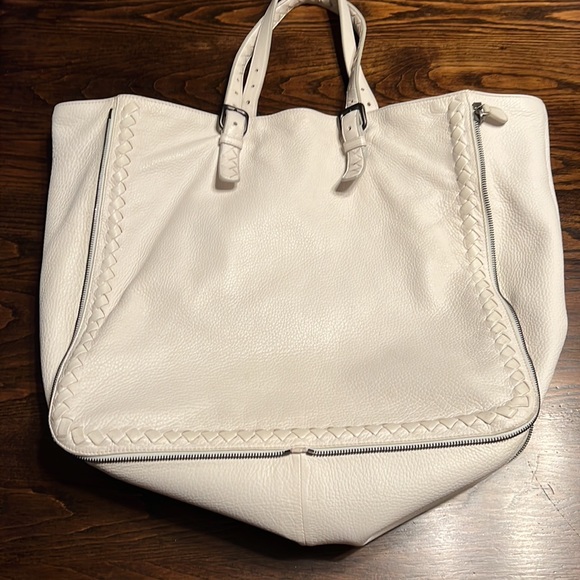 Bottega Veneta Intrecciato Leather Expandable Tote - Picture 16 of 16